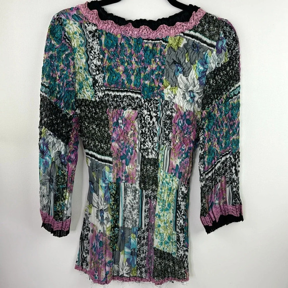 Beautiful Purple Crinkle ¾ Length Sleeve Patchwork V-neck Top - Picture 5 of 10